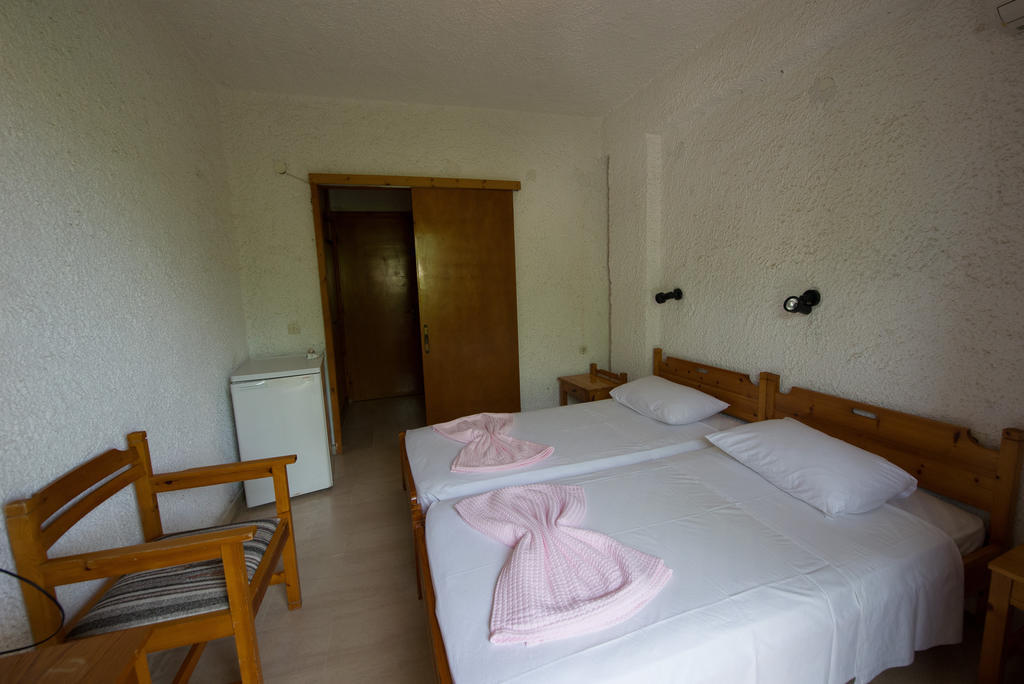 Marie Hotel Acharavi  Quarto foto